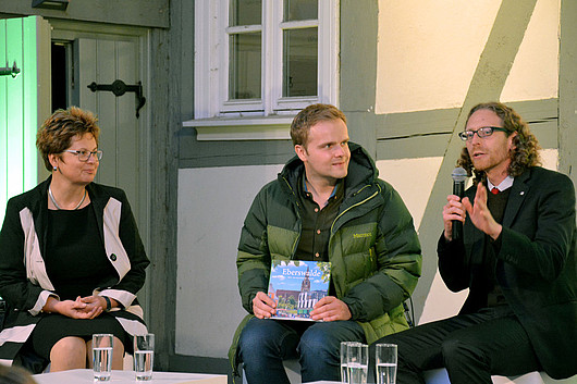 Moderator Benjamin Stöwe im Gespräch mit Museumsleiterin Ramona Schönfelder und Dr. Jan König, Amtsleiter für Wirtschaftsförderung und Tourismus