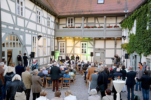 Zahlreiche Gäste im Innenhof des Museums Eberswalde (Fotos: Pressestelle Stadt Eberswalde)