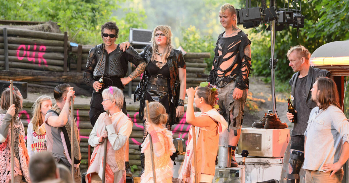 Die Welt ist in Gefahr - Rettung naht aus…